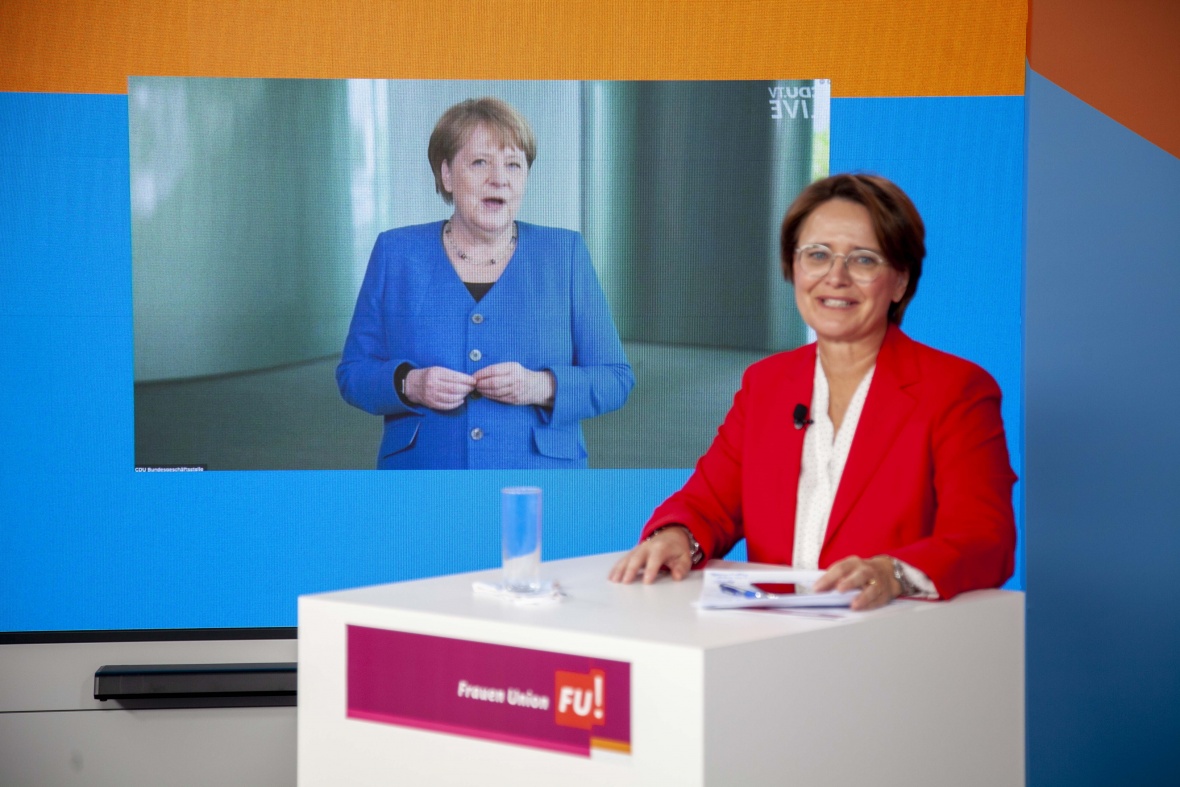 Bundeskanzlerin Angela Merkel MdB gehört auch zu den Gratulantinnen